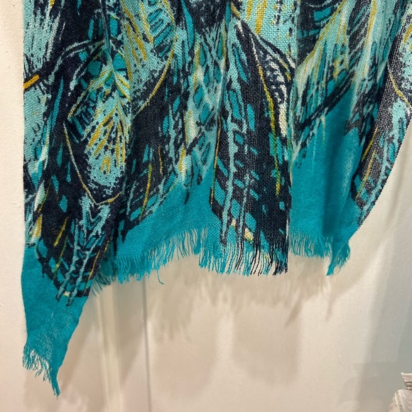 Jessica Simpson Scarf/Shawl - Picture 3 of 4